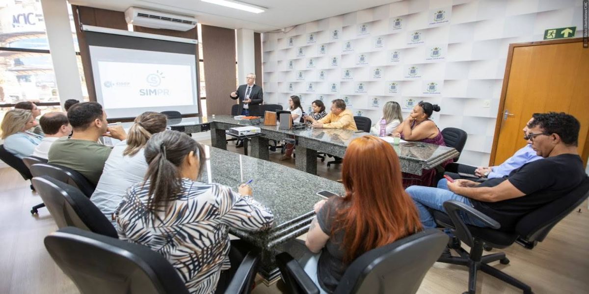 Legislativo conhece trabalho desenvolvido pelo SIM/PR