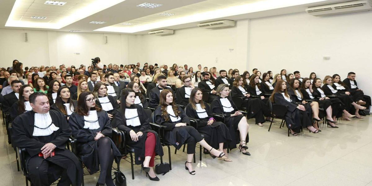 OAB retoma Juramento Coletivo em solenidade com 42 novos advogados