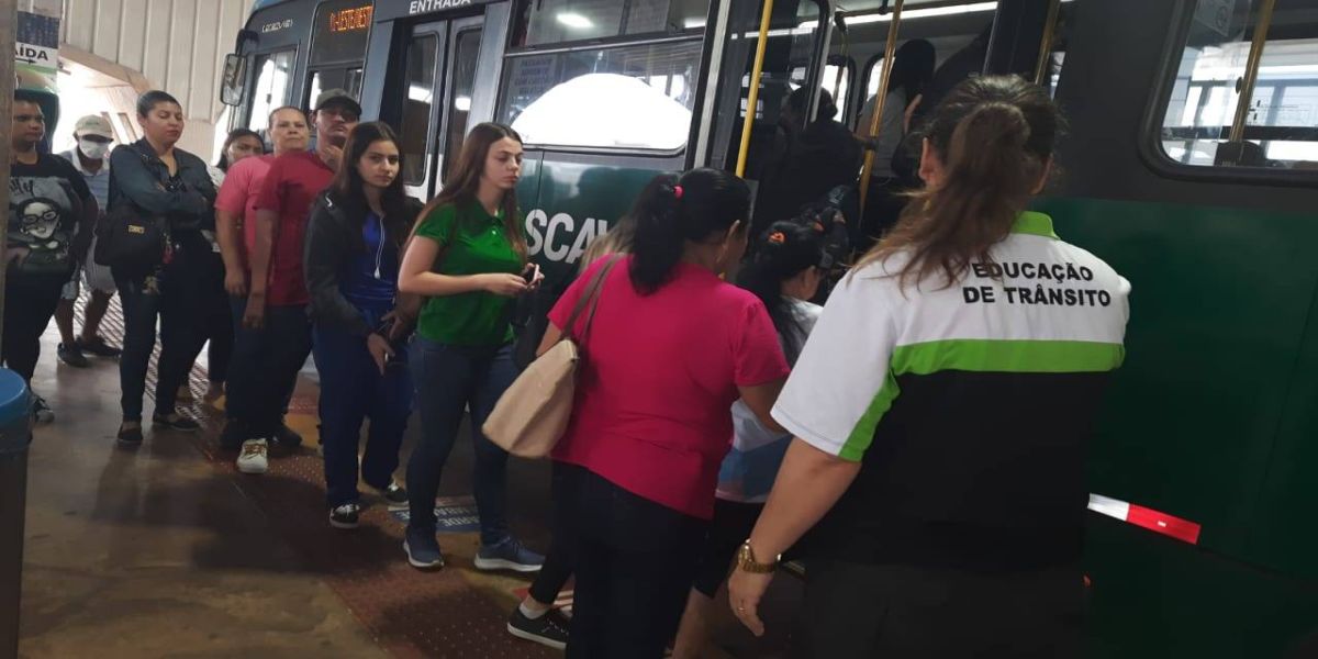 Transitar realiza ações educativas para reforçar respeito no transporte coletivo