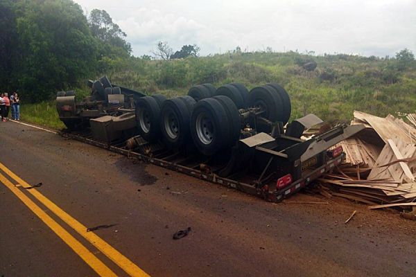 Homem de 33 anos fica ferido após tombamento na PR-459