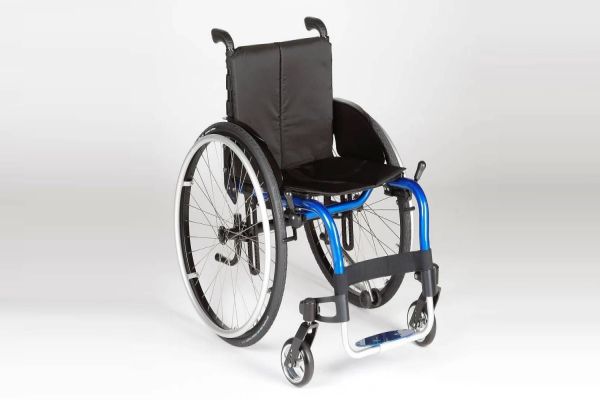 Internauta pede ajuda para comprar cadeira de rodas monobloco após acidente; Saiba como ajudar!