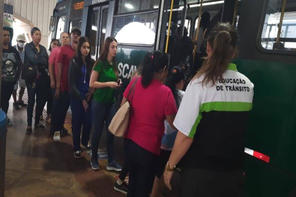 Transitar realiza ações educativas para reforçar respeito no transporte coletivo