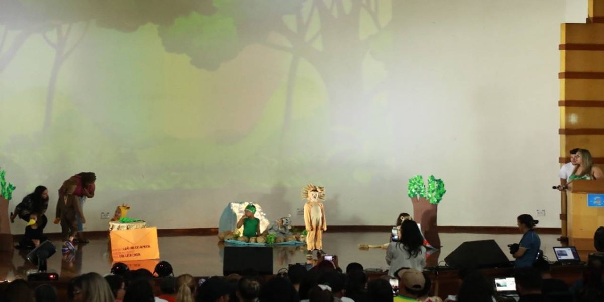 O Contador de História emociona professores, pais e alunos