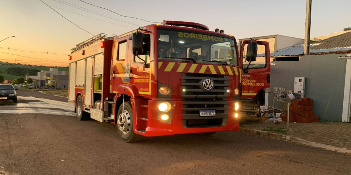 Residência é destruída por incêndio no Loteamento Belmonte em Cascavel