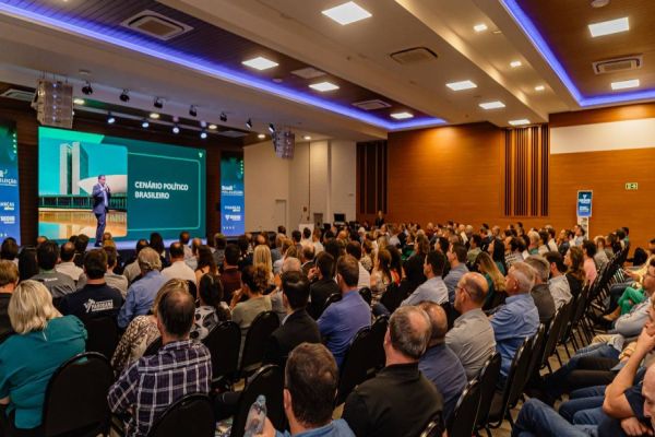 Sicoob Credicapital realiza evento para cooperados com o tema cenário econômico pós-eleições