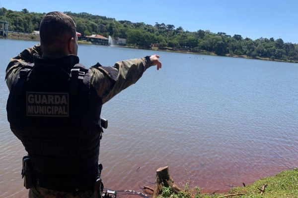 Imagem referente a notícia: Homem morre afogado no Lago Municipal de Cascavel