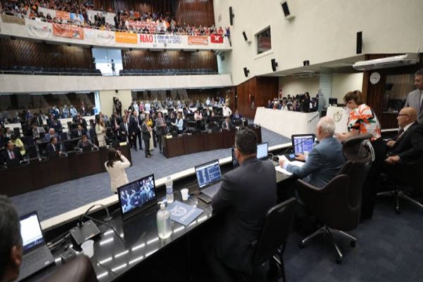 Projeto que trata da venda de ações da Copel é aprovado em 1º turno