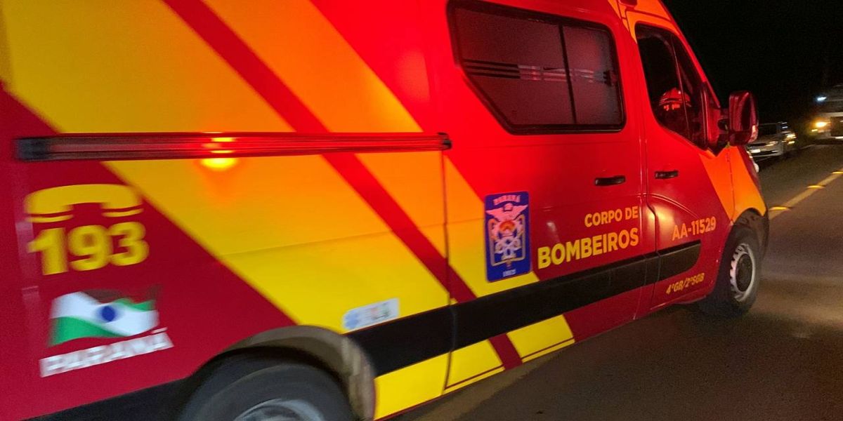 Homem esfaqueado pede ajudar em comércio na Rua Jorge Lacerda