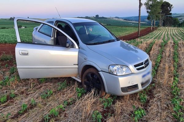 PM apreende duas pessoas, recuperas veiculo roubado e uma pessoa morre em confronto em Céu Azul
