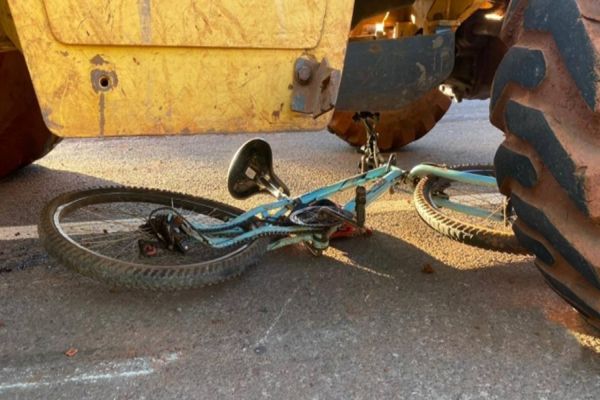 Ciclista é atropelado por retroescavadeira na PR-317 em Santa Helena