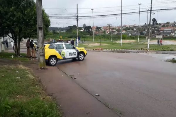 Menino de 13 anos é assassinado com diversos tiros enquanto brincava em praça