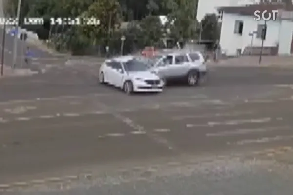 Foto relacionada a notícia: Novas imagens mostram batida entre carros que matou mãe, filha e neto de 7 anos, em Pato Branco