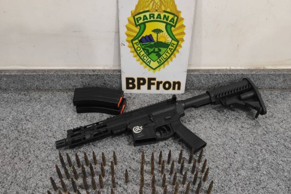 BPFRON apreende arma de fogo e munições em ônibus na cidade de Cascavel