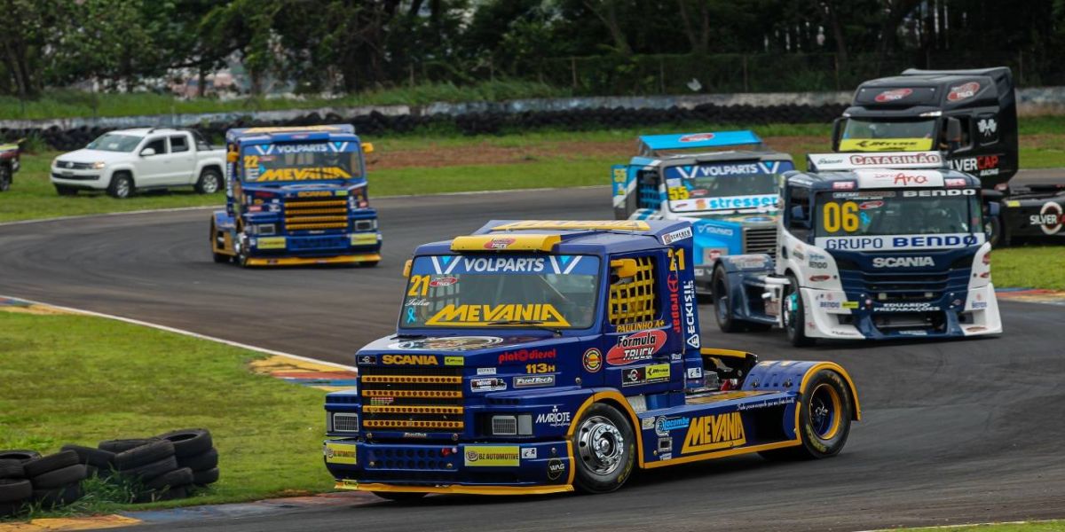 Fórmula Truck arrecada alimentos em Cascavel