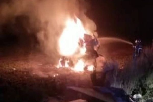 Motorista morre carbonizado após capotar carro na BR-272 em Guaíra