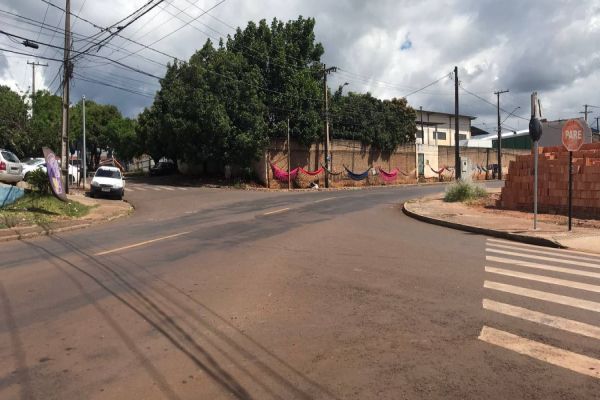 Transitar realiza a instalação de semáforo do cruzamento da Rua Ipanema x Rua Guatemala
