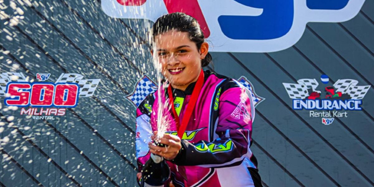 Giovana Marinoski briga por seu primeiro título na Granja Viana