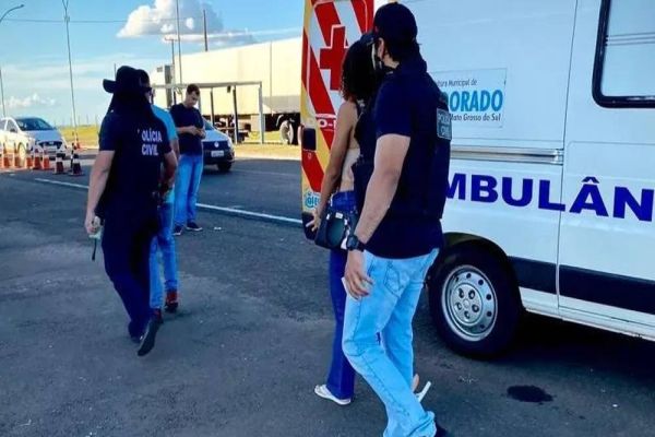 Homem finge ser paciente, tenta transportar droga em ambulância e acaba preso