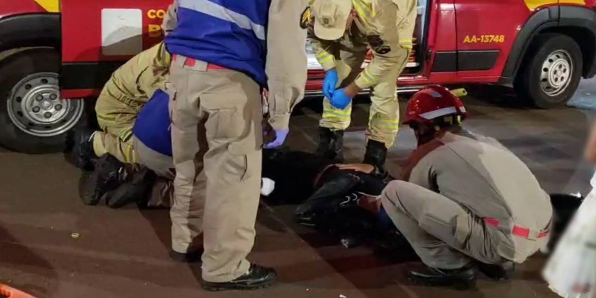 Moto Entregadora sofre fratura fechada de fêmur após colisão na Avenida Assunção
