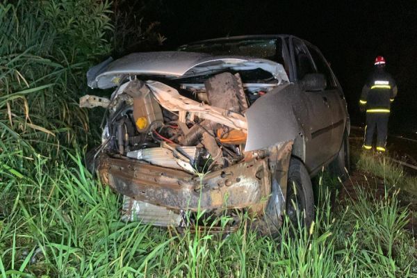 Imagem referente a notícia: Colisão frontal deixa sete pessoas feridas, sendo que três são crianças na PR-573, em Corbélia