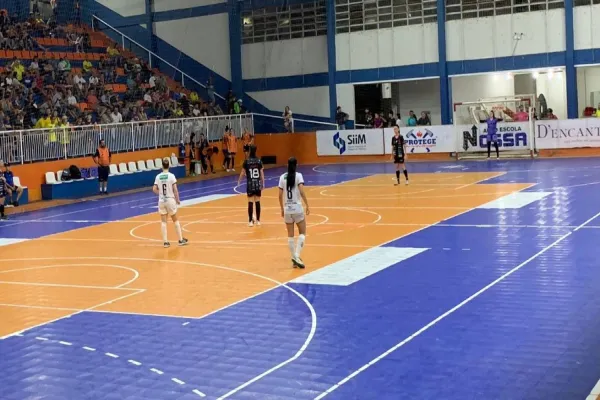 Foto relacionada a notícia: Stein Cascavel vence a primeira partida da final do Paranaense de Futsal