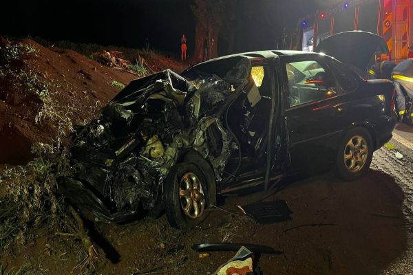 Imagem referente a notícia: Grave acidente entre três veículos deixa uma pessoa fica ferida na rodovia PR-182