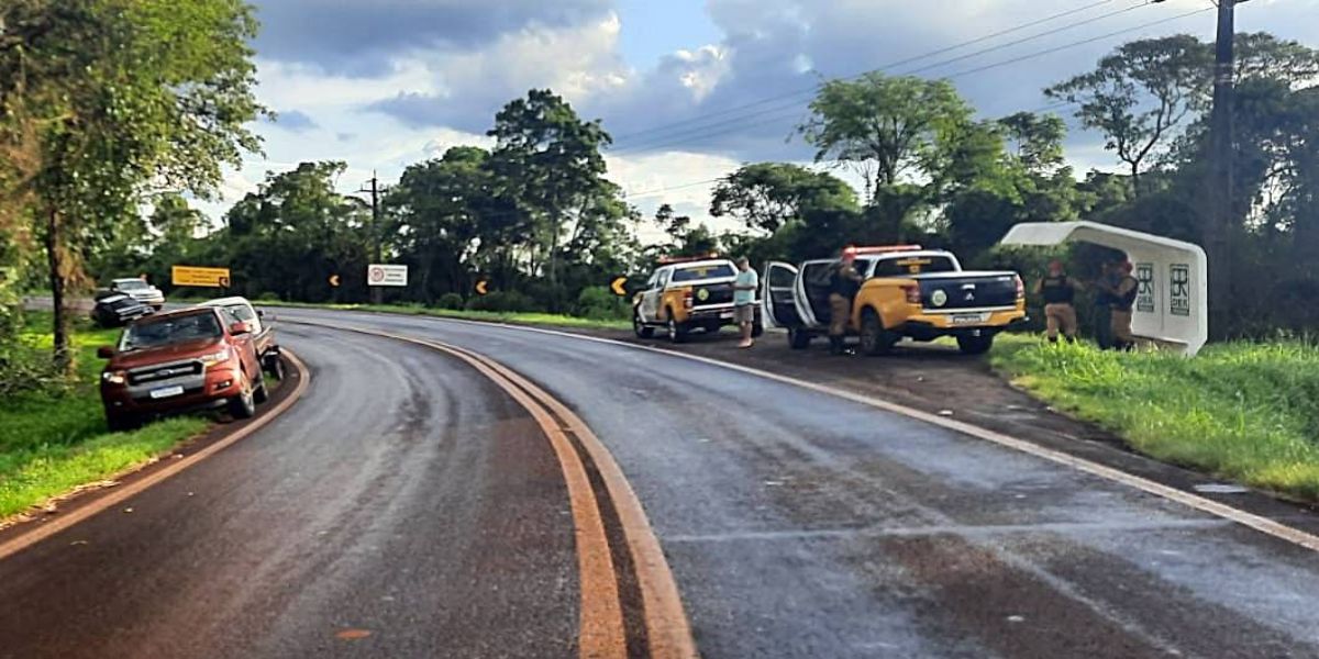 Quatro veículos se envolvem em colisão na PR-180 em Cascavel