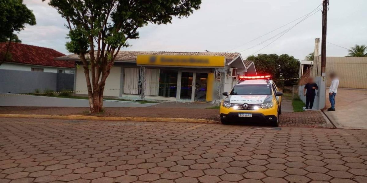 Após roubarem agência bancária; Na fuga, cinco criminosos morrem em confronto com a Polícia Militar