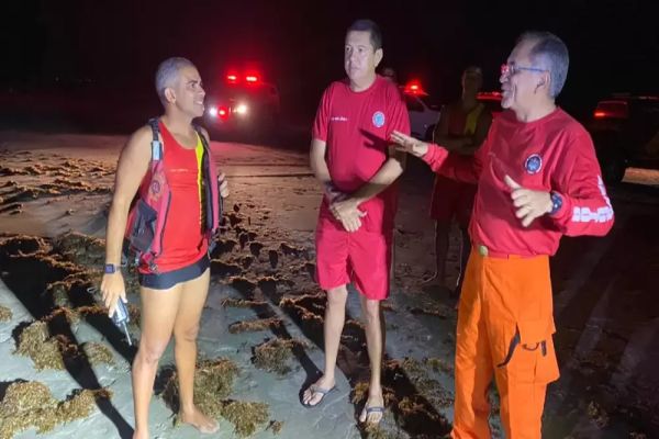 Bombeiro que sumiu no mar ao resgatar turista francês sobrevive após nadar 5 km até a praia