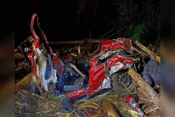 Cinco pessoas morrem em grave acidente na rodovia PR-456 no interior do Paraná
