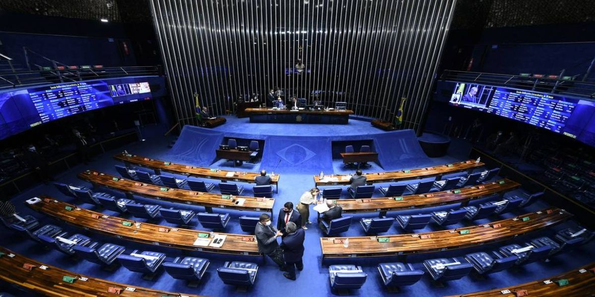 Senado aprova texto-base do primeiro turno da PEC da Transição