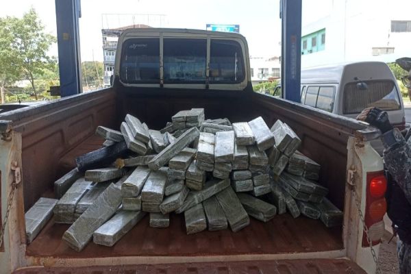 RF e Força Nacional apreendem mais de 300 kg de maconha na Aduana da Ponte Internacional da Amizade
