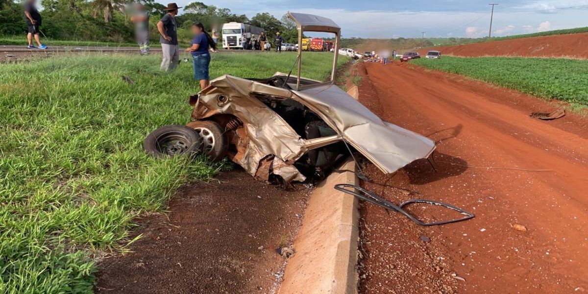 Homem morre e carro parte ao meio após grave colisão de trânsito na BR-369, em Cascavel