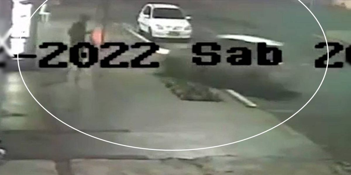 Câmera de segurança registra jovem sendo atropelado por carro no Bairro Parque São Paulo