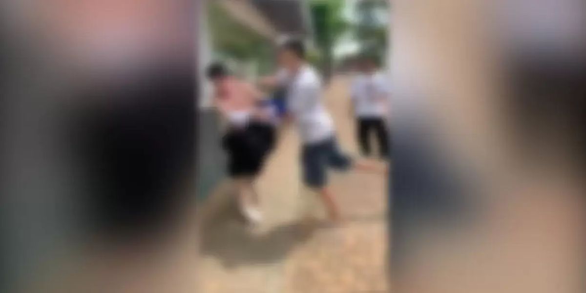 Jovens brigam ao lado da Central de Segurança da GM; veja o vídeo