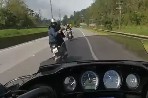 Criminosos são baleados durante tentativa de roubo de moto em rodovia