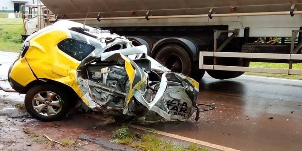 Dois policiais militares morrem em acidente na PR-492 no interior do Paraná