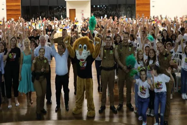 Foto relacionada a notícia: Proerd realiza a formatura de 617 Alunos em Assis Chateaubriand e Cafelândia