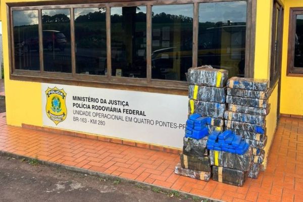 Imagem referente a notícia: PRF apreende mais de meia tonelada de maconha na BR-163 no oeste do Paraná