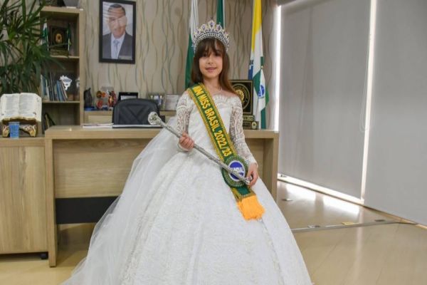 Paranaense, Laura Zanotelli Federizzi, é eleita Mini Miss Brasil 2022/23