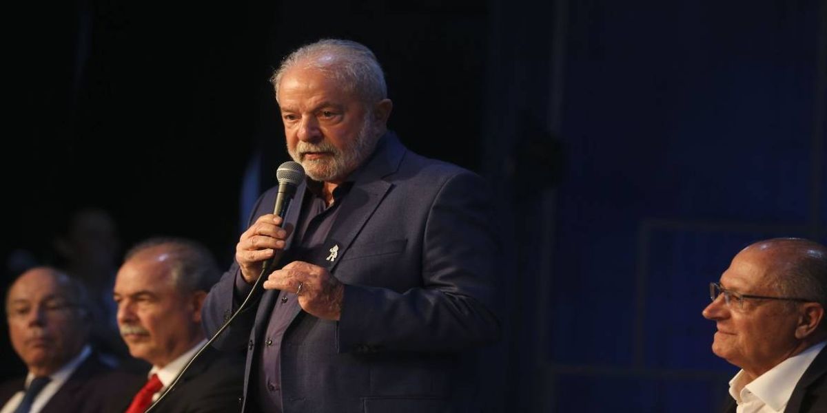 Lula confirma Aloizio Mercadante como presidente BNDES