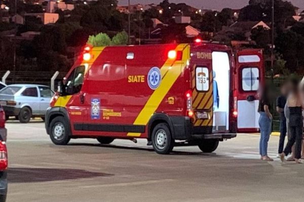 Imagem referente a notícia: Motociclista sofre ferimento na cabeça após colisão na Rua Veneza