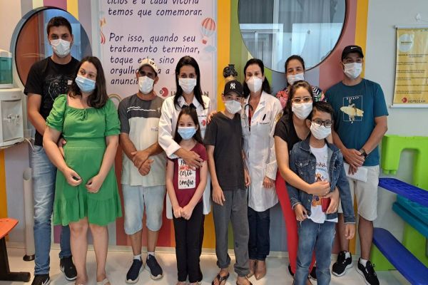 Três pacientes tocam sino da vitória no mesmo dia na Uopeccan de Cascavel