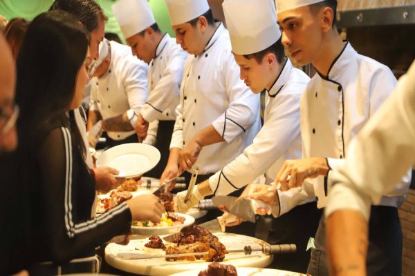 Volume de serviços acumula alta de 4,4% no Paraná em 2022