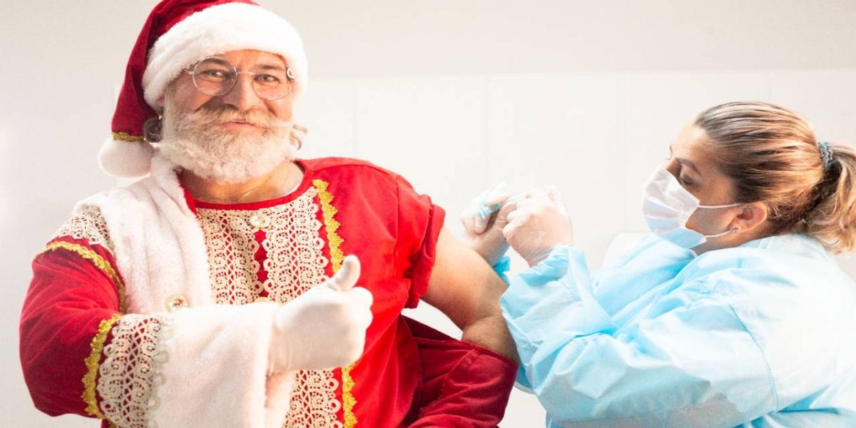 Papai Noel já se vacinou, só falta você! Sábado tem vacinação contra covid-19 em Cascavel