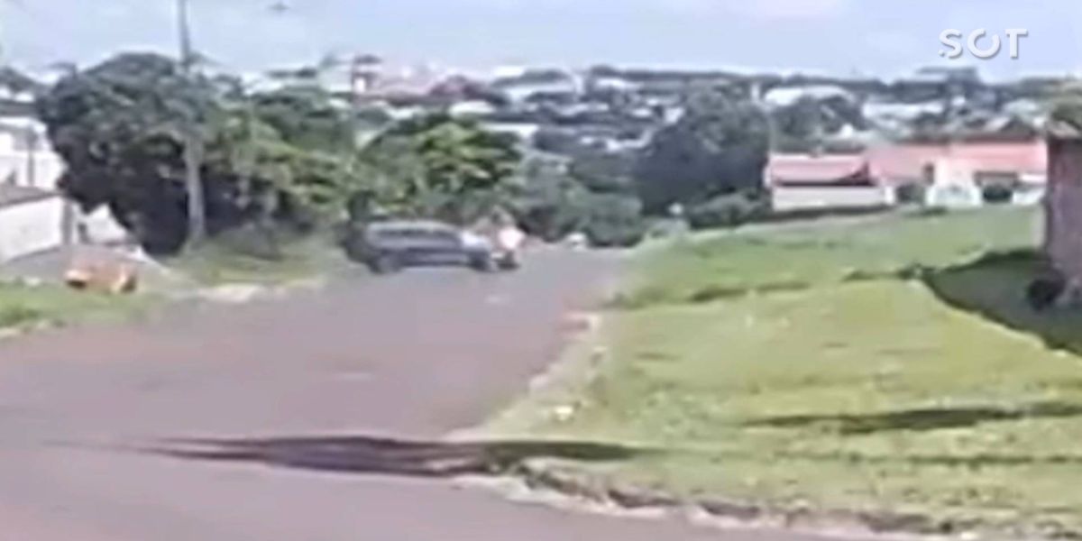 Câmera registra momento de colisão do Bairro Pioneiros Catarinenses