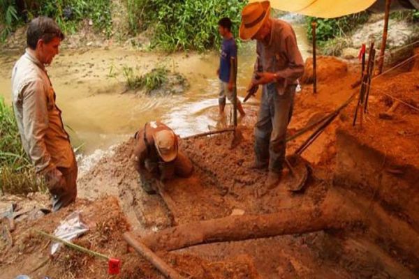 Documentário mostra resgate de canoa em sítio arqueológico tombado pelo Paraná