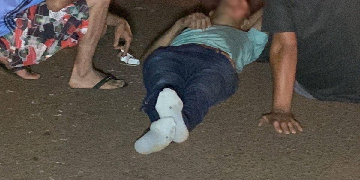 Ciclista sofre queda após ser fechado por carro no Jardim Clarito