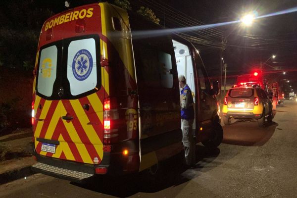 Imagem referente a notícia: Homem é esfaqueado no tórax e mulher tem braço quebrado durante confusão no Bairro Morumbi
