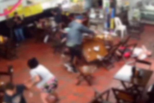 Imagem referente a notícia: Criminosos invadem comércio e matam homem no norte do Paraná; Câmera flagra crime